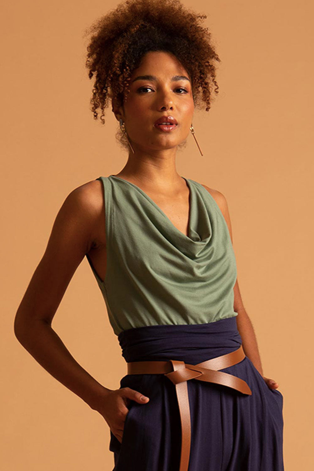 Blusa decote degagê